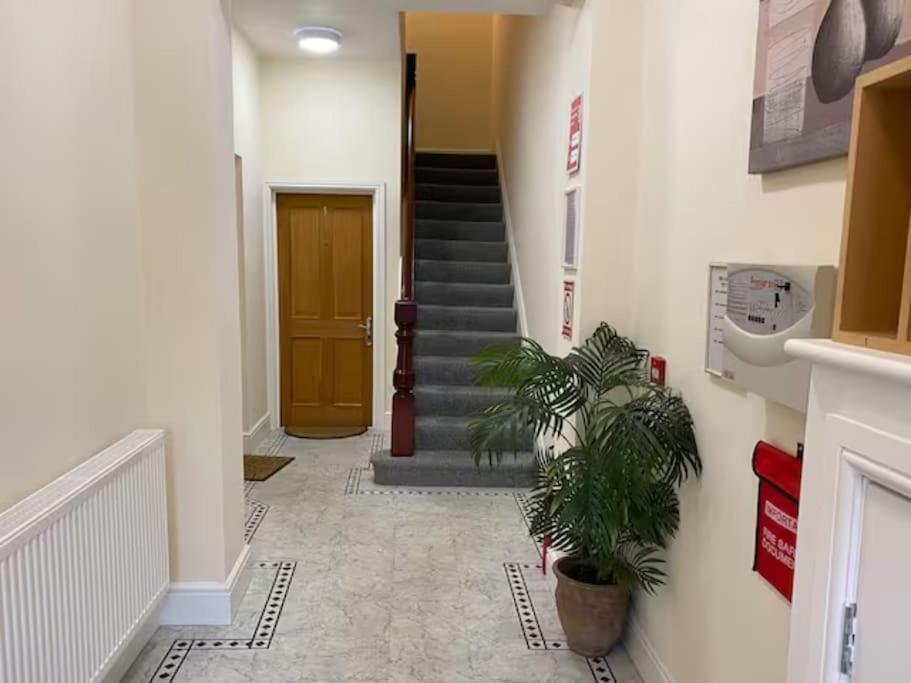 Private Parking, Central Llandudno, King Bed With Ensuite At Clement Lodge Luaran gambar