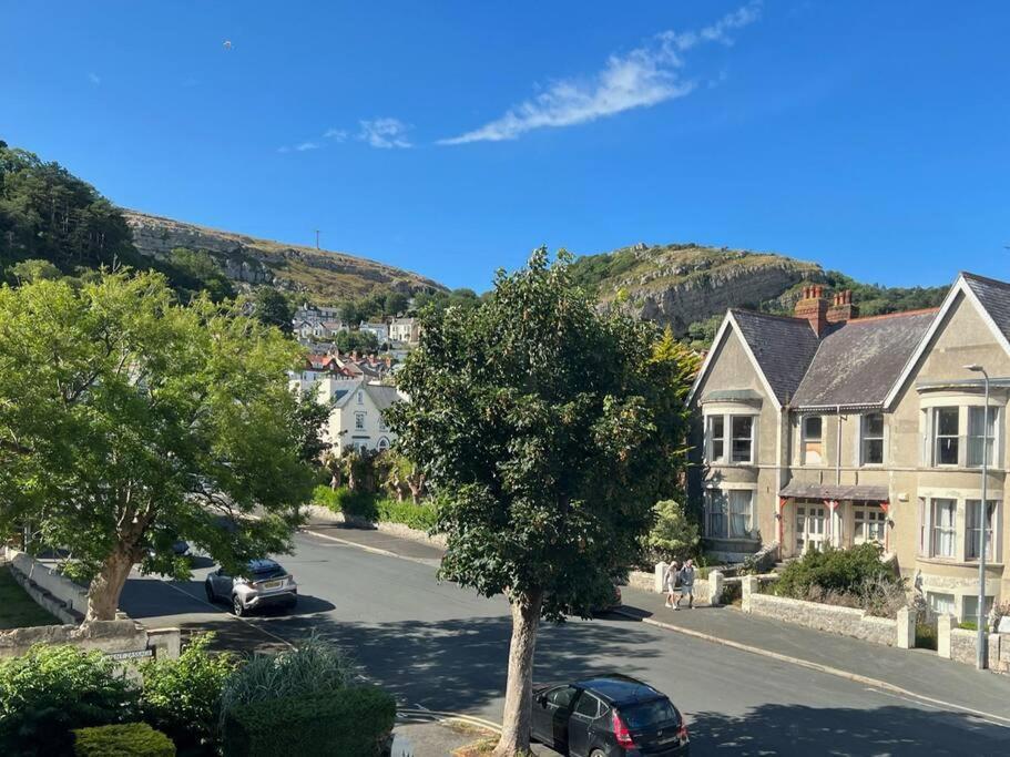 Private Parking, Central Llandudno, King Bed With Ensuite At Clement Lodge Luaran gambar