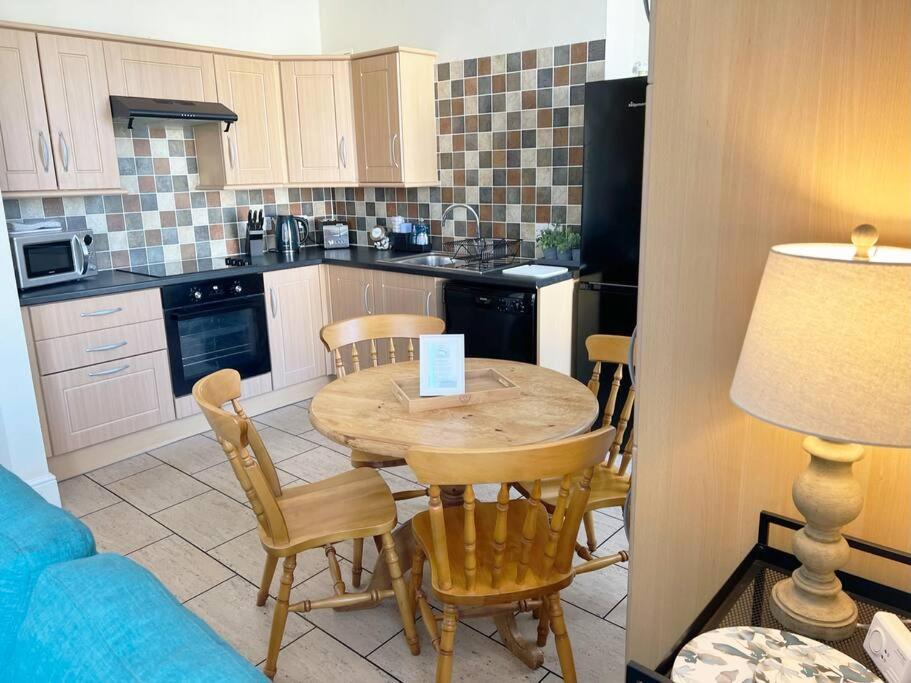 Private Parking, Central Llandudno, King Bed With Ensuite At Clement Lodge Luaran gambar