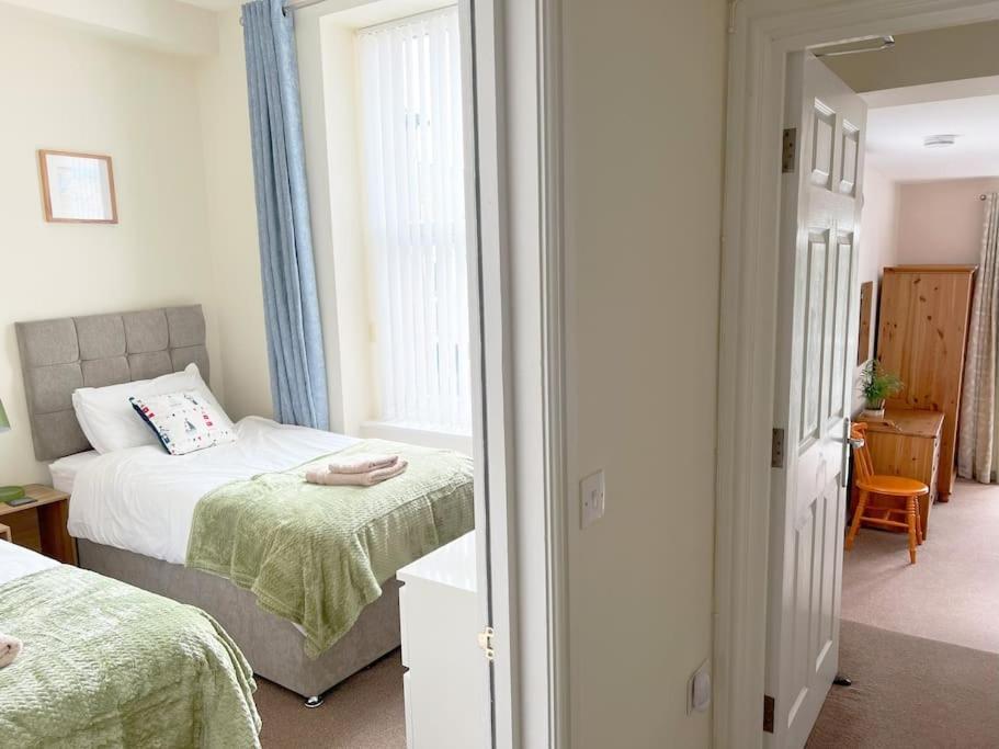 Private Parking, Central Llandudno, King Bed With Ensuite At Clement Lodge Luaran gambar