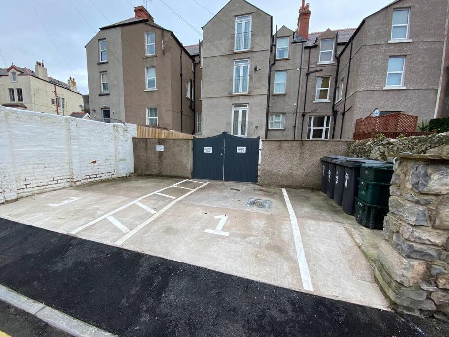 Private Parking, Central Llandudno, King Bed With Ensuite At Clement Lodge Luaran gambar